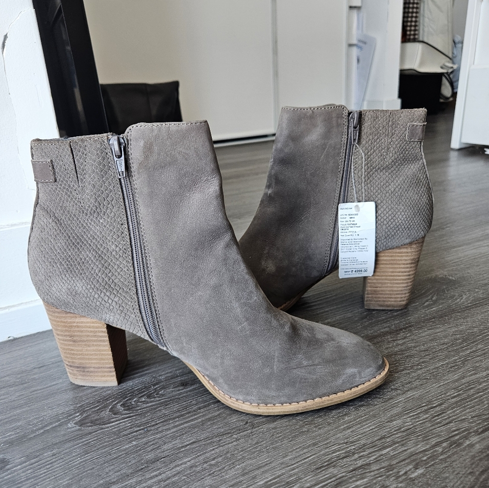 Marks & Spencer Heeled Boots (US9/ UK 7)